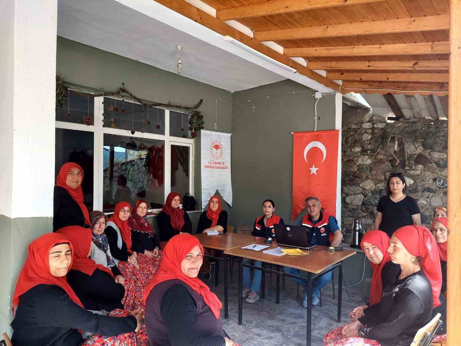 ’Cuma Buluşmaları’yla Çanakkale’de üreticiler bilgilendirildi
