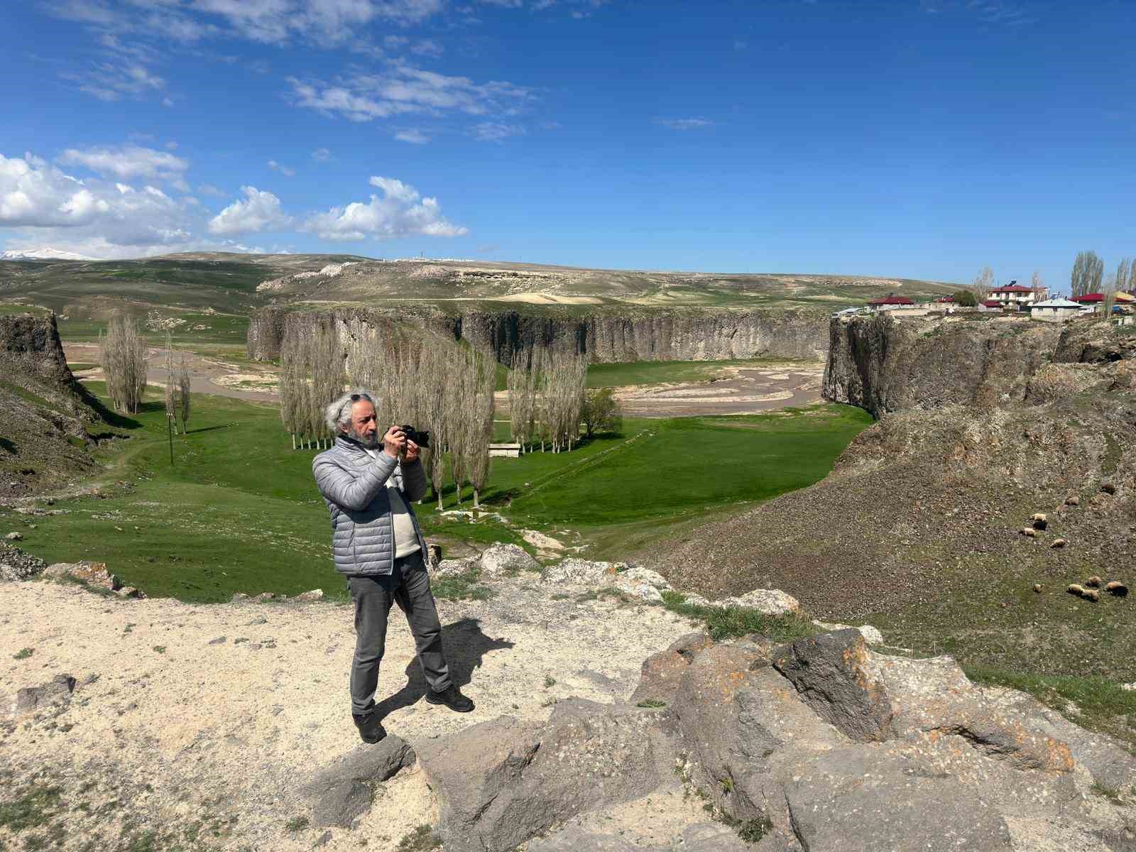 Fotoğrafın diliyle ge&ccedil;mişin izini arıyor
