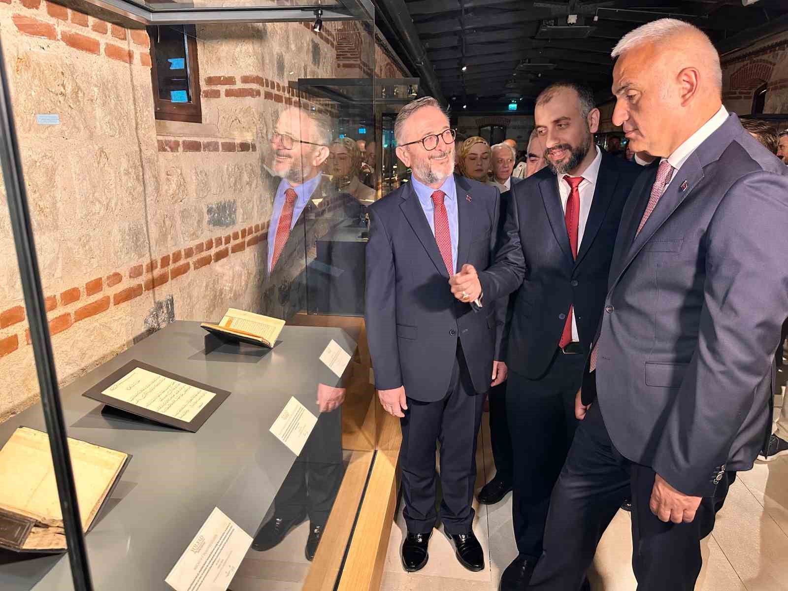 Bakan Ersoy, &lsquo;Yol ve Y&acirc;d: Hac Yolculuğunun Yazılı Hafızası&rsquo; sergisinin a&ccedil;ılışına katıldı
