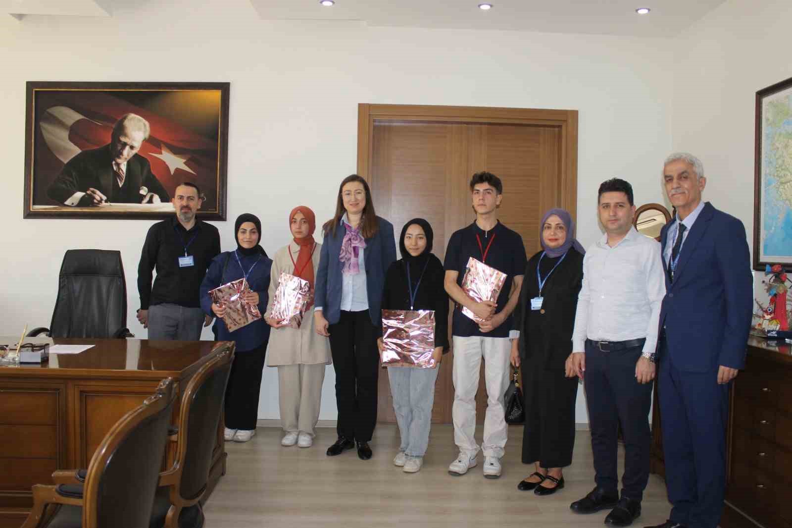 Kaymakam Polat, başarılı öğrencileri ağırladı