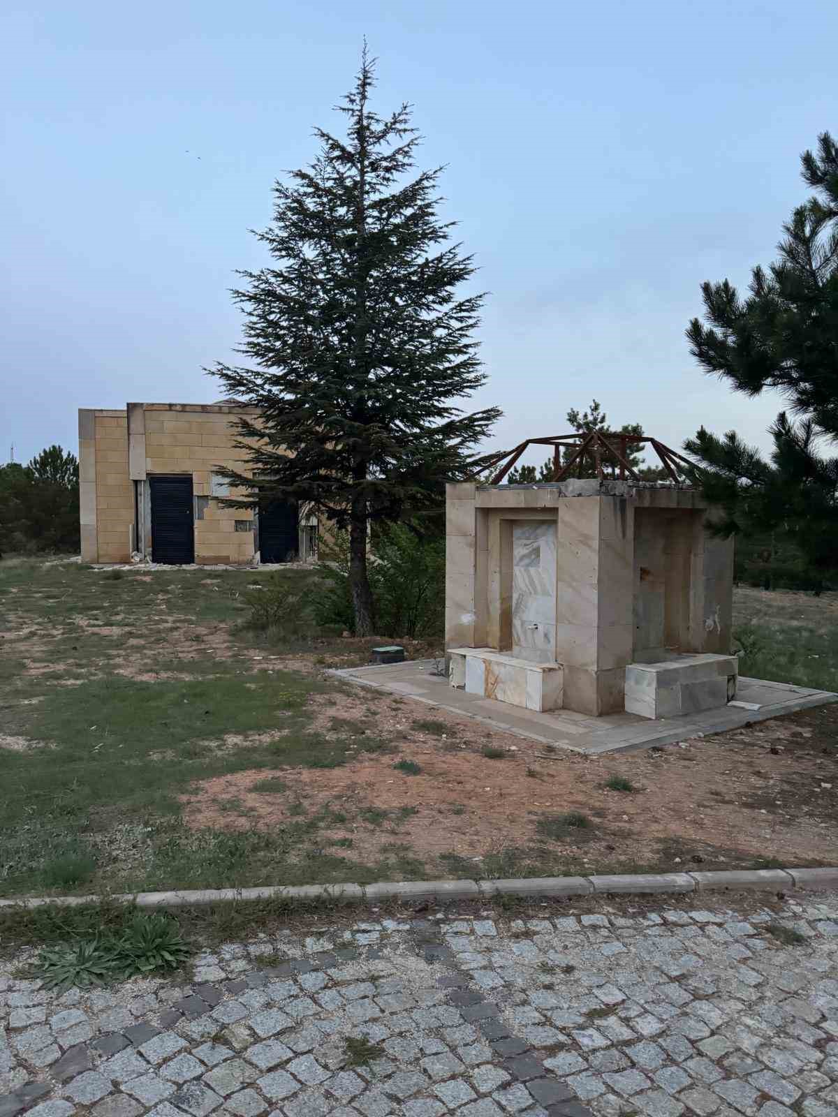 Aşıkpaşa Tabiat Parkı’nın bakımsız hali tepki çekiyor