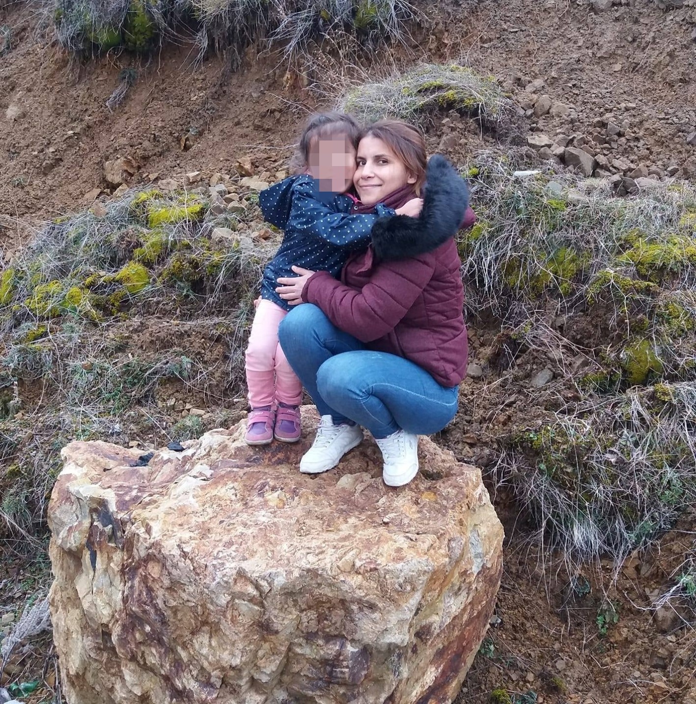 Aracın çarparak kaçtığı 2 çocuk annesi hayatını kaybetti