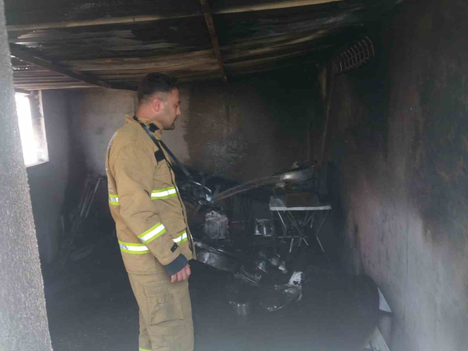 Cizre&rsquo;de odunlukta &ccedil;ıkan yangın paniğe neden oldu
