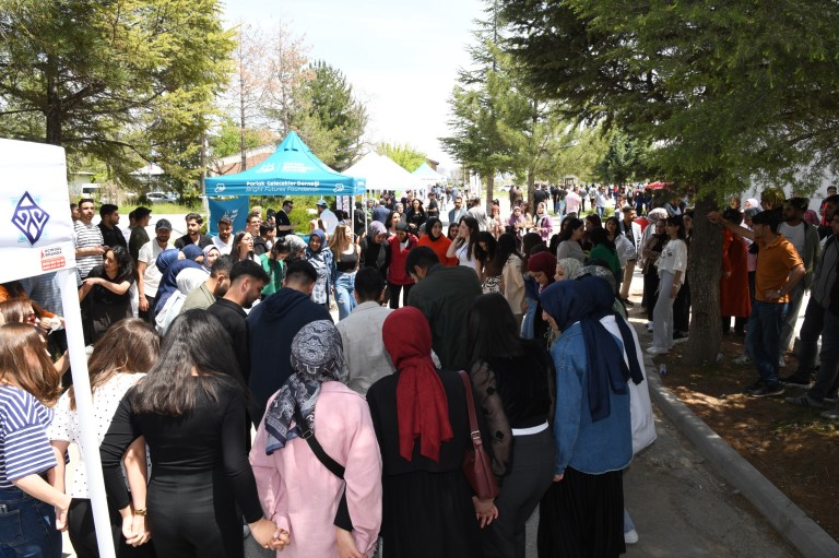 MT&Uuml; Bahar Şenlikleri coşkulu etkinliklerle sona erdi
