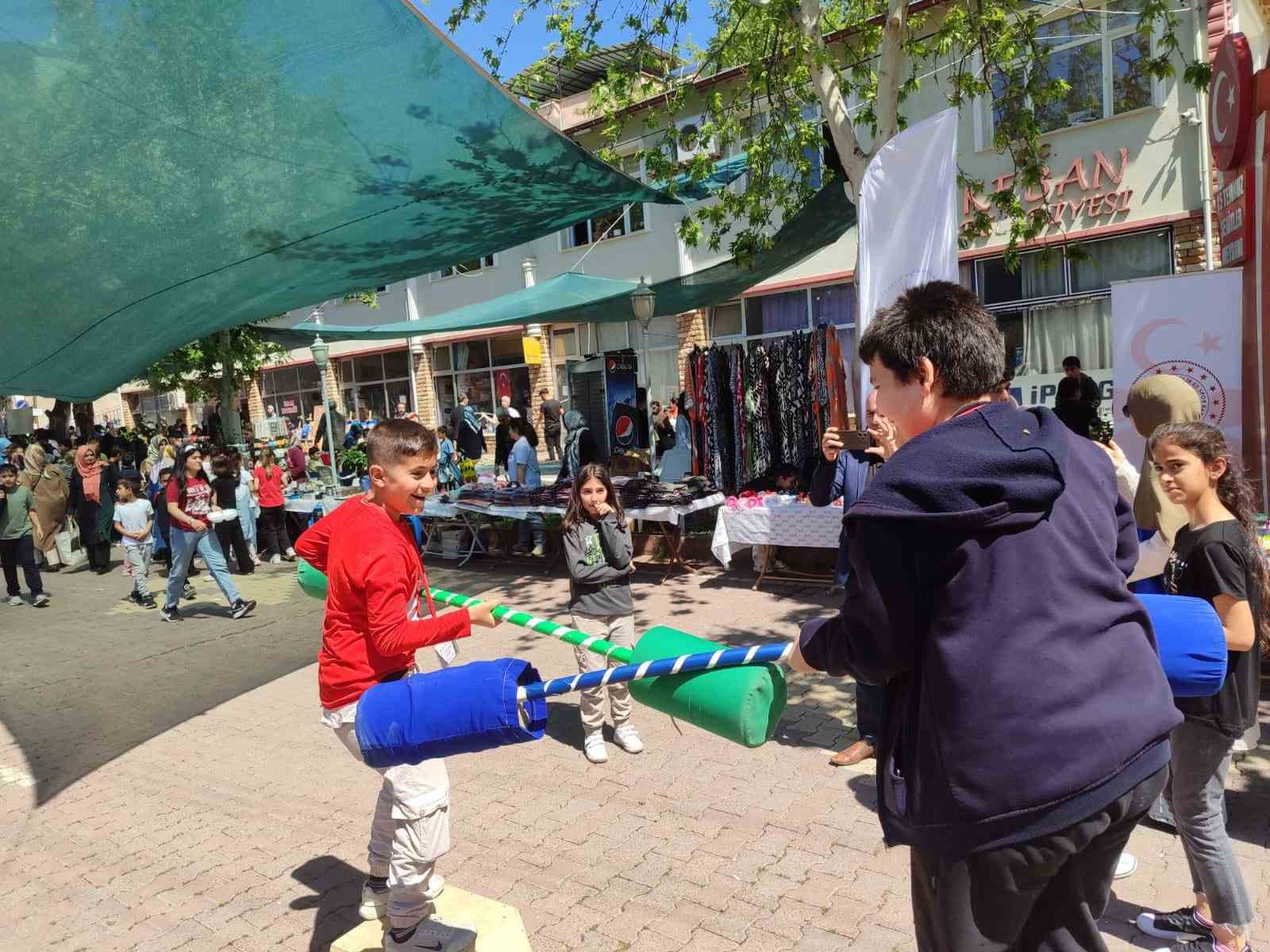 Elazığ Gen&ccedil;lik Merkezleri &ccedil;ocuk ve gen&ccedil;lerin hayatlarına dokunuyor
