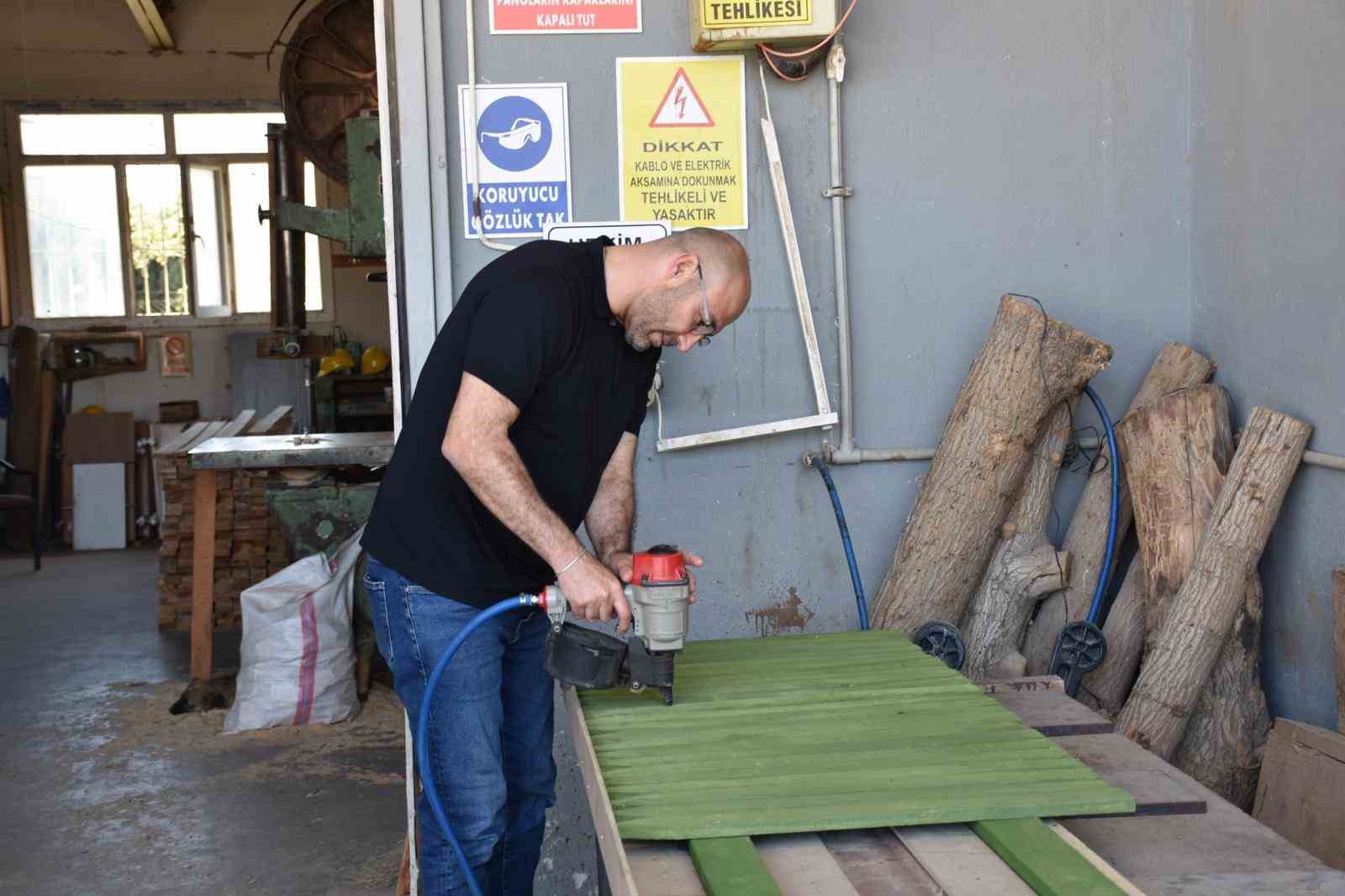 Başkan Zencirci: "Park ve bahçe çitlerini özkaynaklarımızla üretiyoruz"