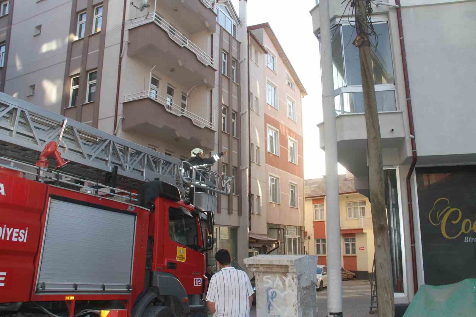 Konya’da evin kapısını açmayan yaşlı çift ekipleri alarma geçirdi