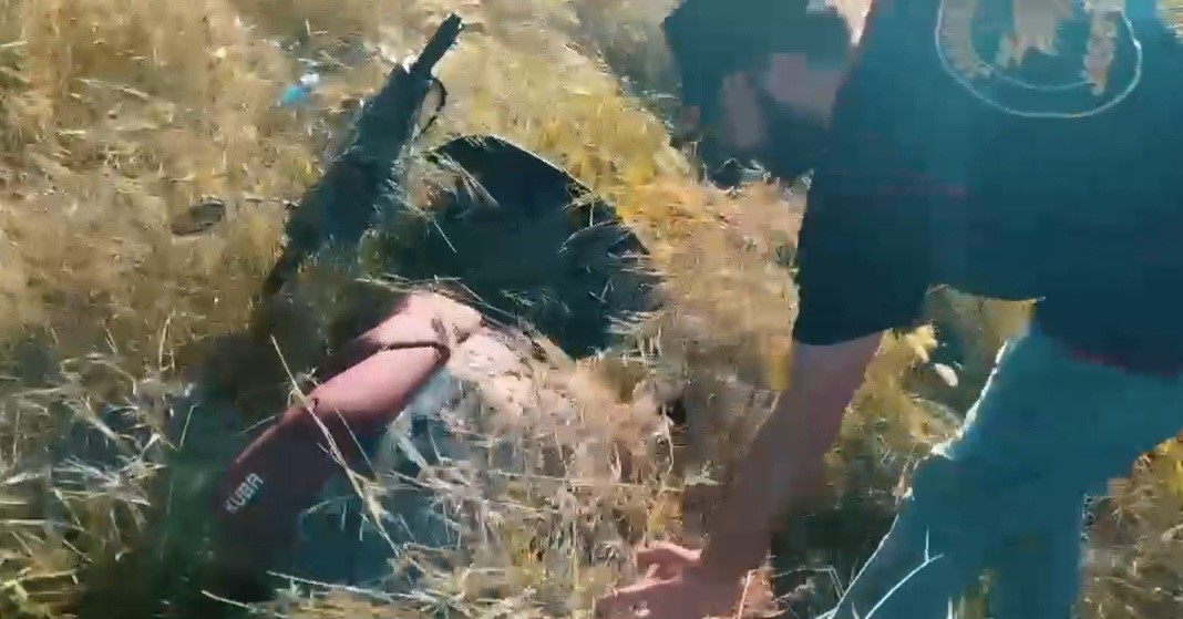 &Ccedil;aldıkları motosikleti otlarla kapatıp sakladılar
