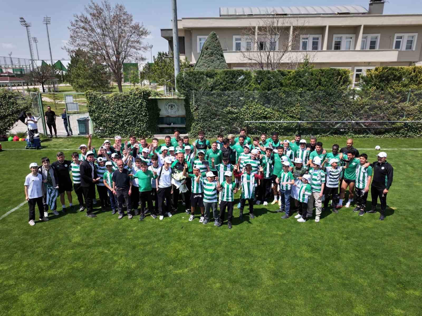 Minik sporseverin talebi yerine getirildi: Konyaspor’la buluştu
