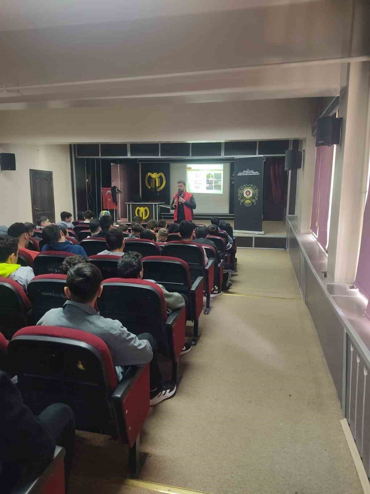 B&Ouml;F ekipleri &ouml;ğrencileri bilgilendiriyor
