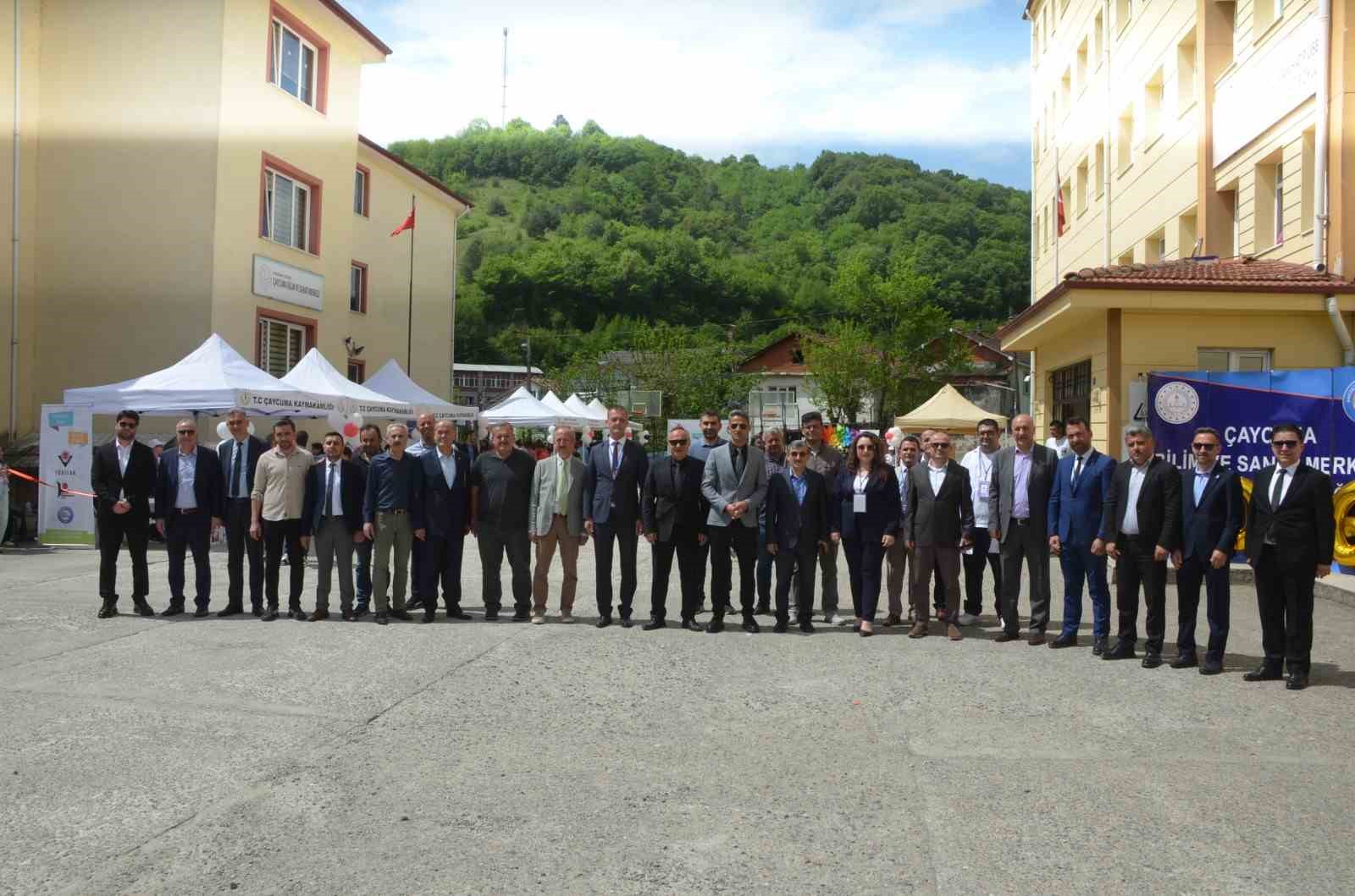 &Ccedil;aycuma BİLSEM&rsquo;de T&Uuml;BİTAK 4006 Bilim Fuarı g&ouml;z doldurdu
