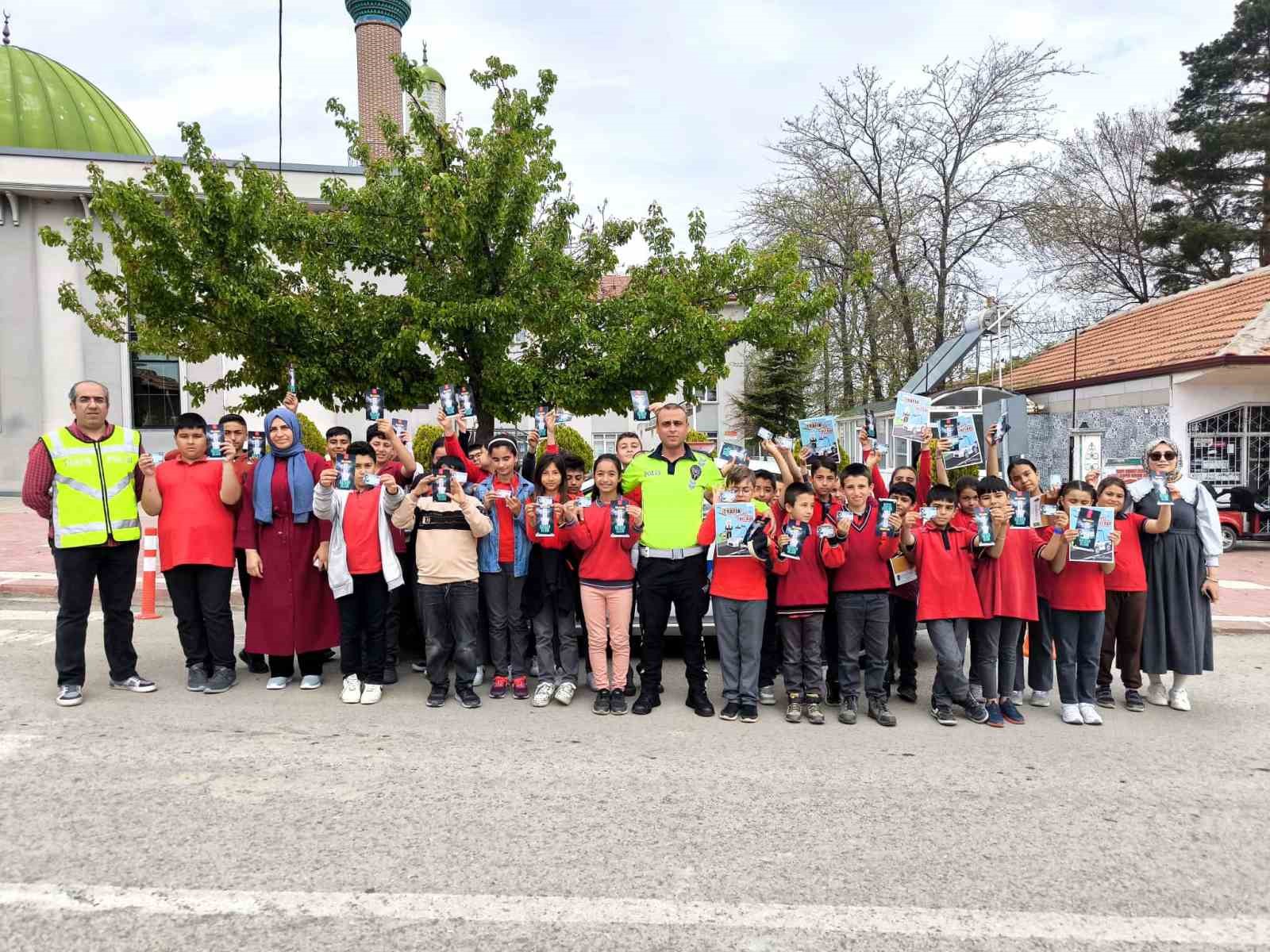 Ankara&rsquo;da polisten &ouml;ğrencilere trafik eğitimi
