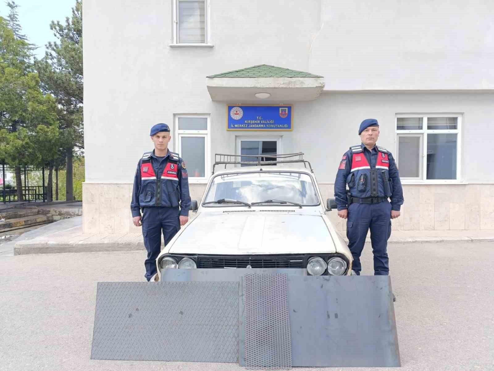 R&ouml;mork arka kapağını &ccedil;almak isteyen şahıs yakalandı
