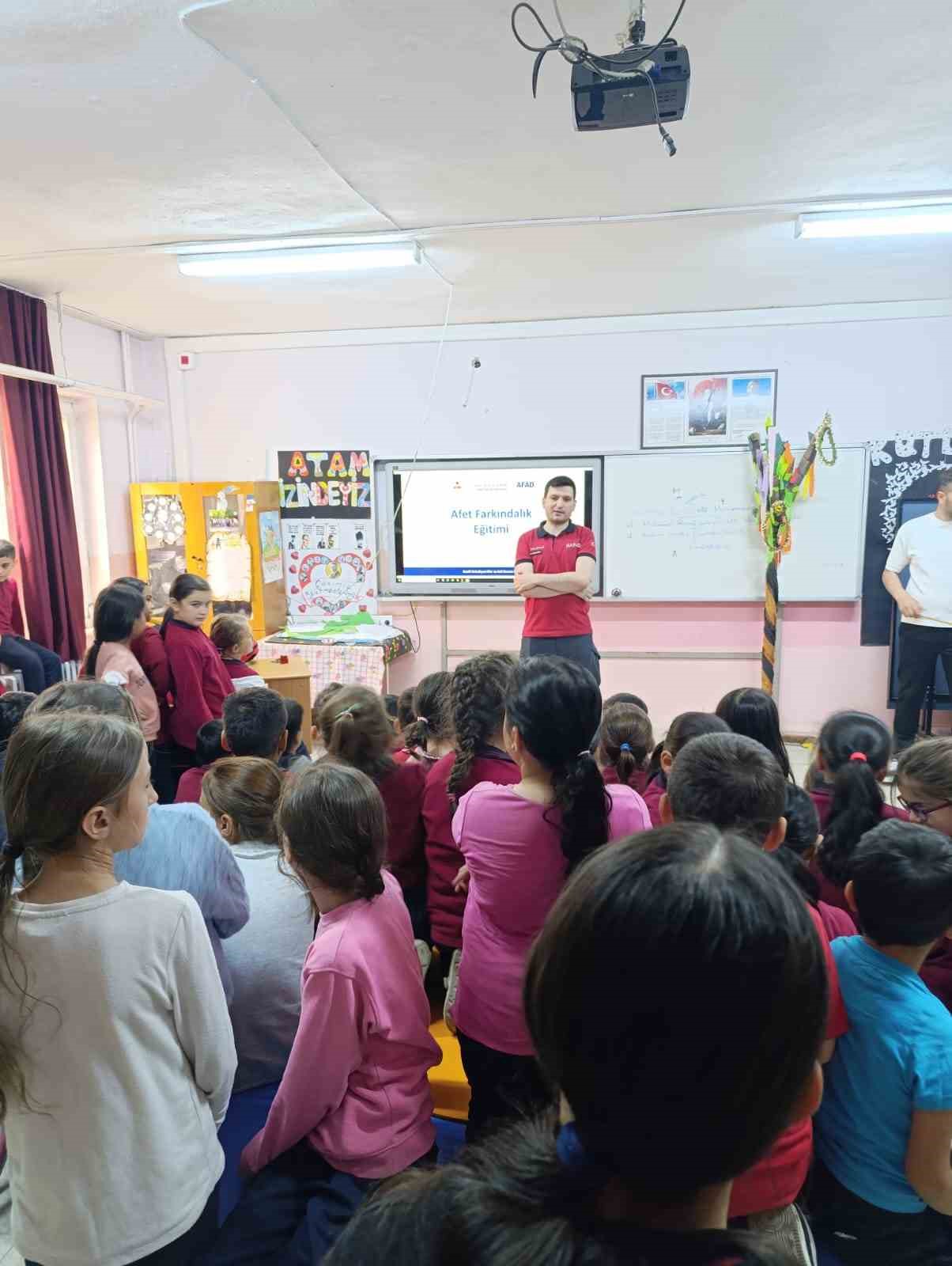 Nazilli&rsquo;de afet farkındalığı eğitimi s&uuml;r&uuml;yor
