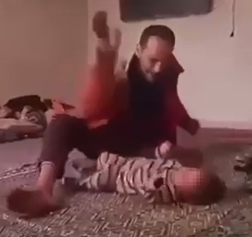 &Ccedil;ocuğunu &ouml;ld&uuml;resiye darp edip &rsquo;şaka&rsquo; savunması yapan babaya 19 yıl ceza
