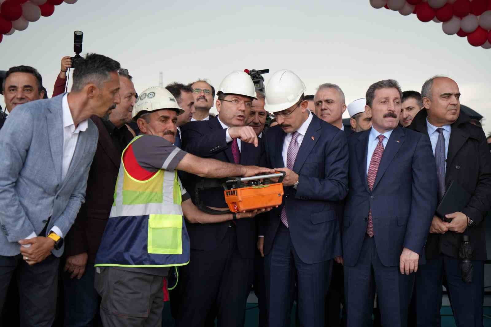 Bakan Tunç: "Yapay zekayla işimizi daha da kolaylaştıracak projeleri önümüzdeki günlerde milletimizle paylaşacağız"
