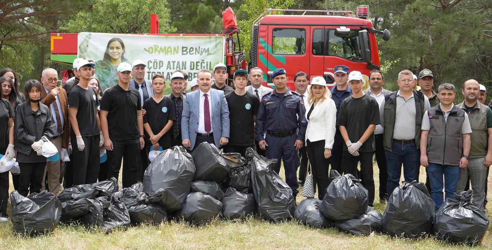 Kazdağları’nda yarım saatte yarım ton atık ve çöp topladılar