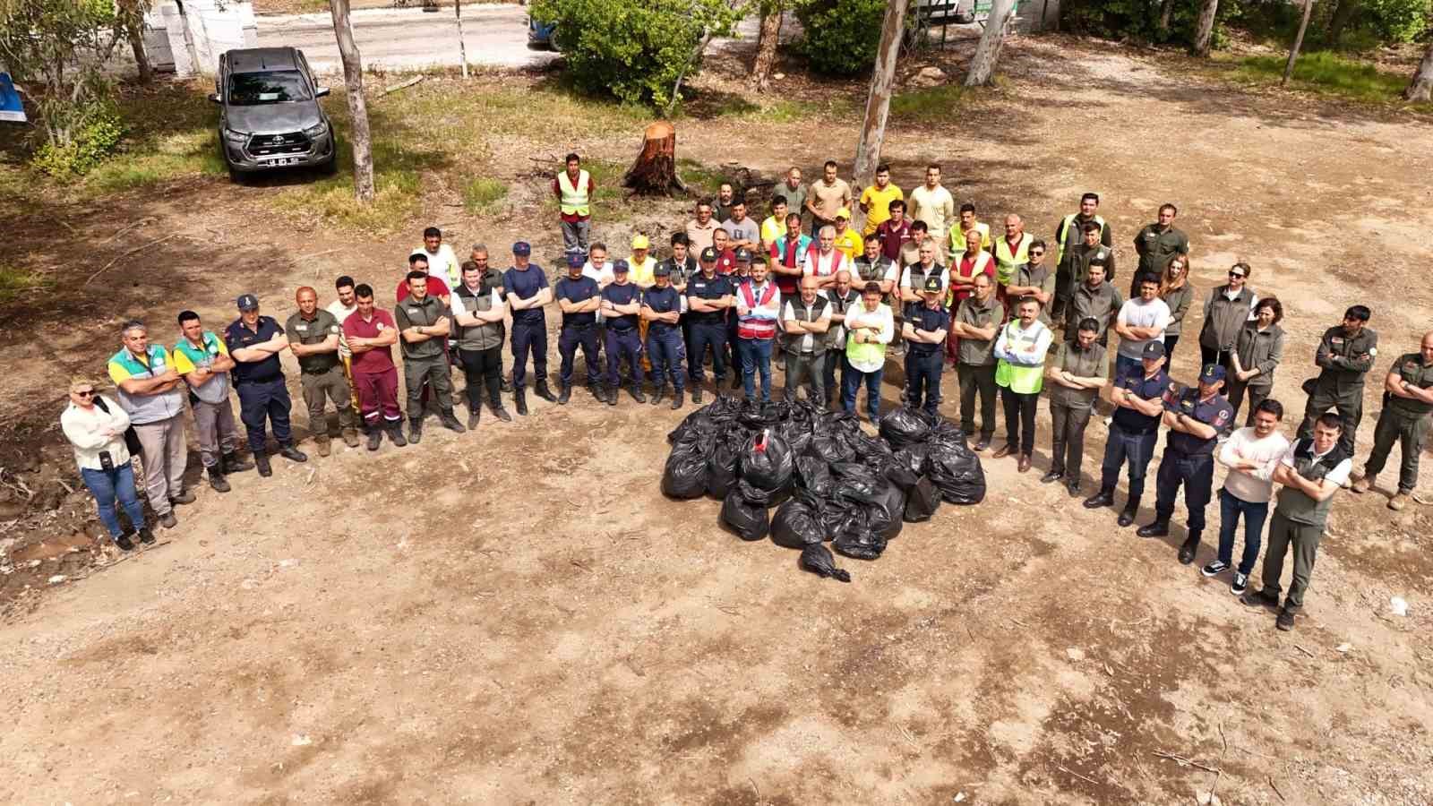 Marmaris ‘Orman benim ‘ diyerek bir saatte bir römork dolusu çöp topladı