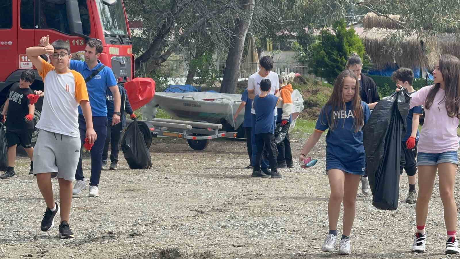 Marmaris &lsquo;Orman benim &lsquo; diyerek bir saatte bir r&ouml;mork dolusu &ccedil;&ouml;p topladı
