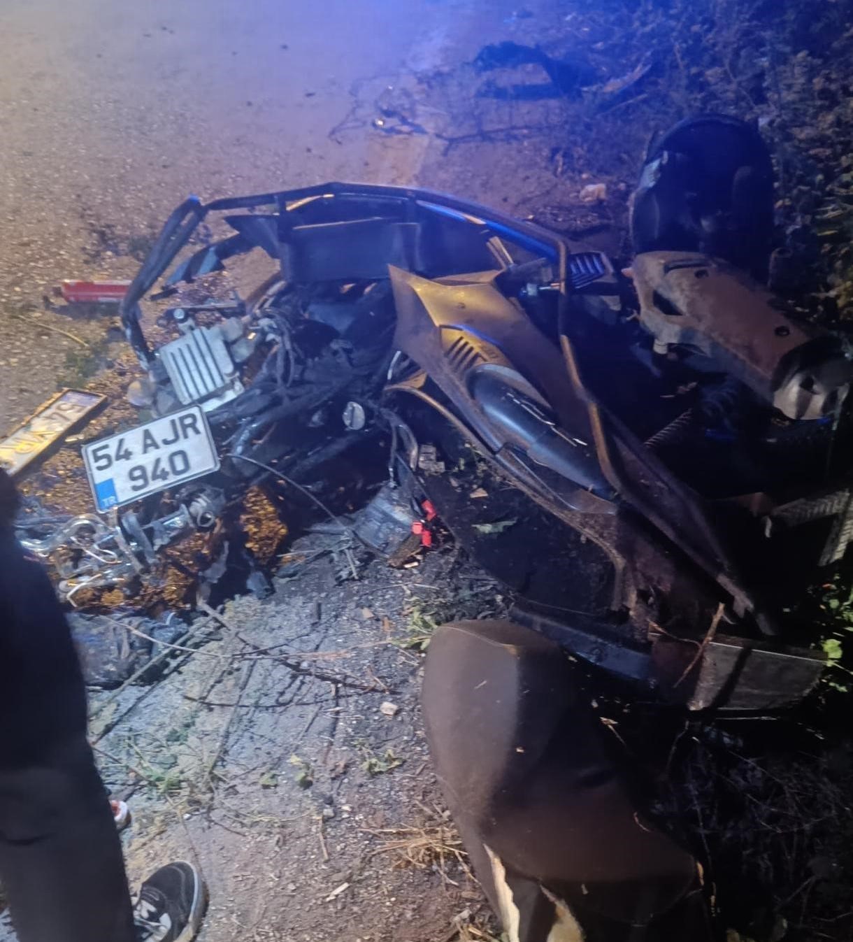 Paket g&ouml;t&uuml;r&uuml;rken kazada hayatını kaybeden motokurye son yolculuğuna uğurlandı
