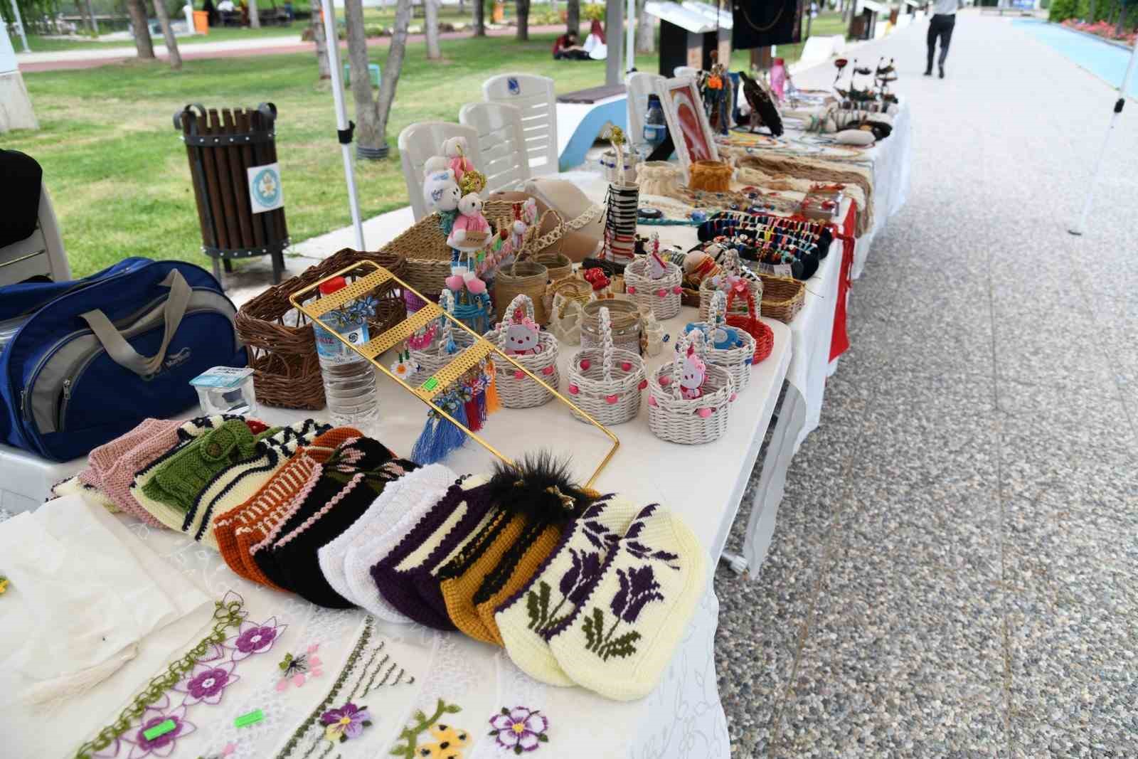 El emeği g&ouml;z nuru &uuml;r&uuml;nler Atat&uuml;rk Kent Parkı&rsquo;nda satışta
