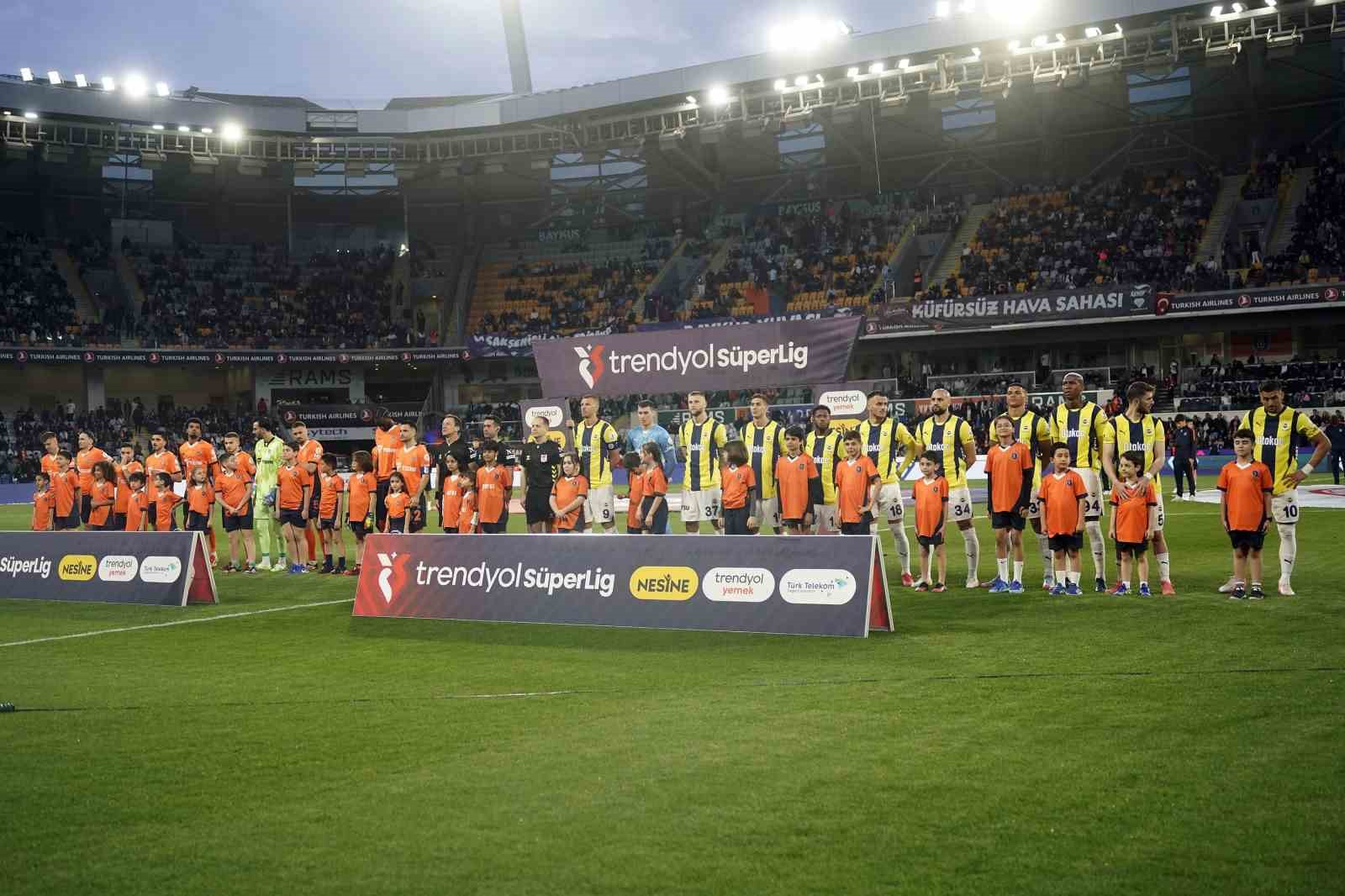 Trendyol Süper Lig: RAMS Başakşehir: 0 - Fenerbahçe: 0 (Maç devam ediyor)