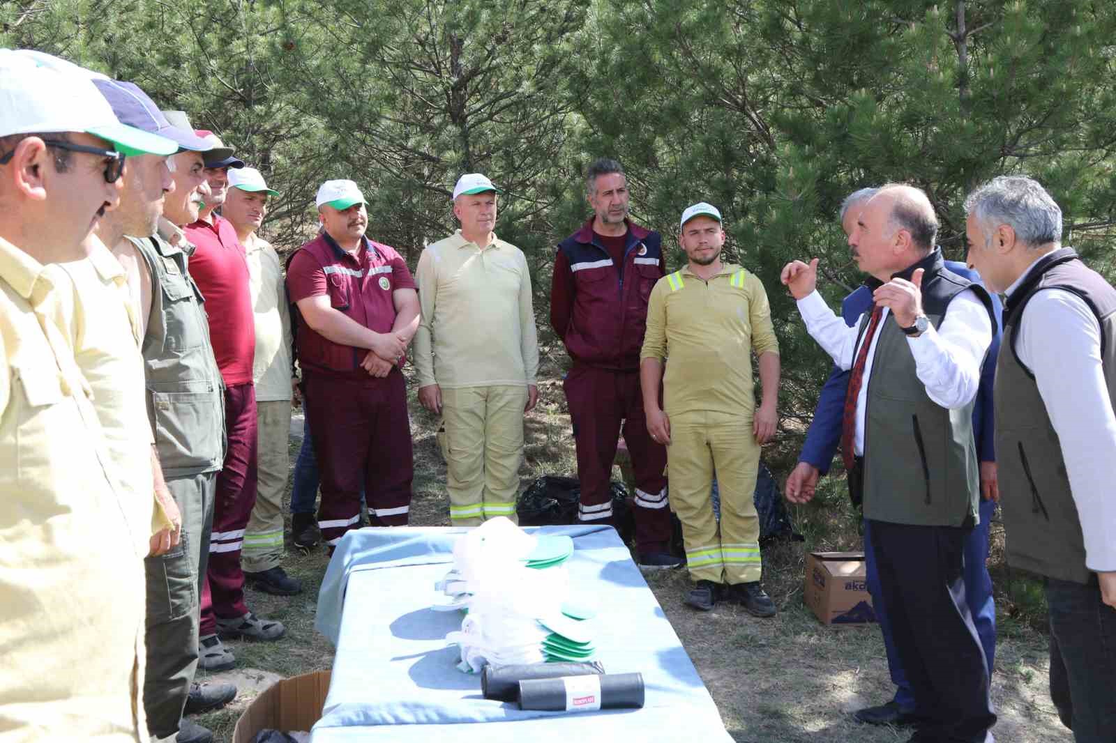 Çorum’da ormandaki çöpler için seferber olundu
