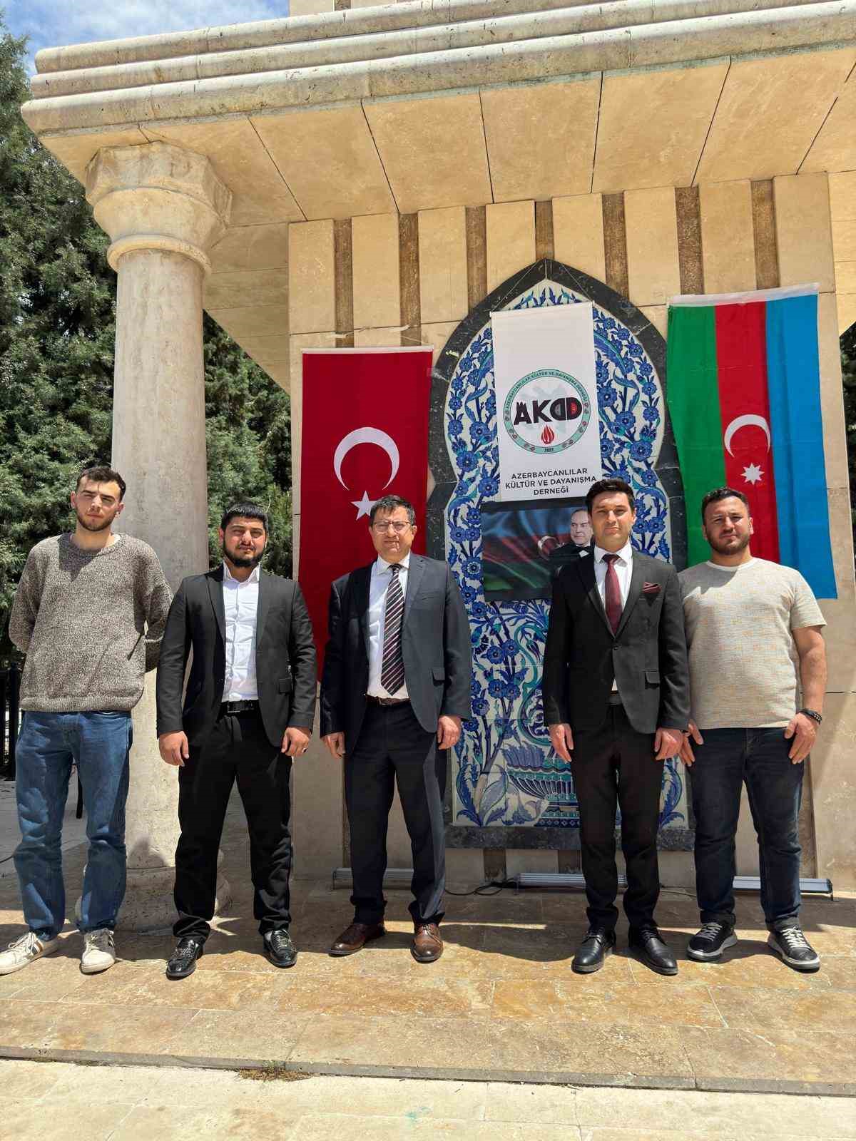 K&uuml;tahya&rsquo;da Haydar Aliyev&rsquo;in 102. doğum g&uuml;n&uuml; anısına resim sergisi
