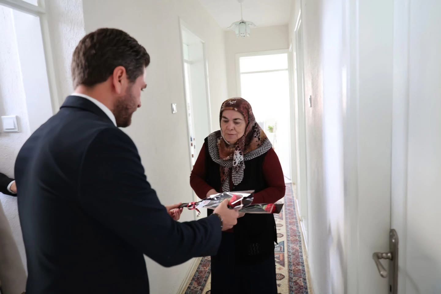Başkan Tatık şehit annelerini yalnız bırakmadı
