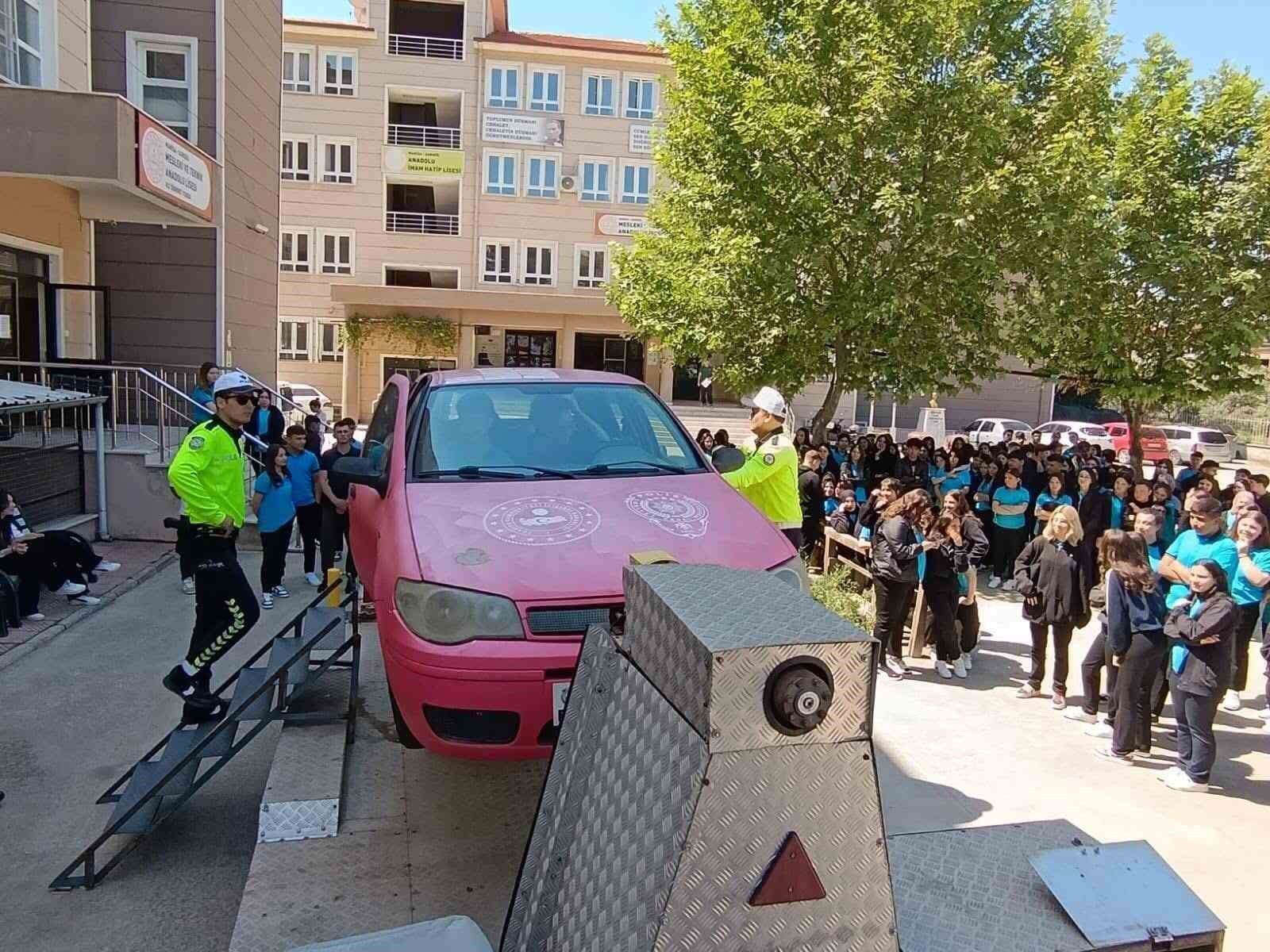 Sarıgöl’de Trafik Haftası çeşitli etkinliklerle kutlandı