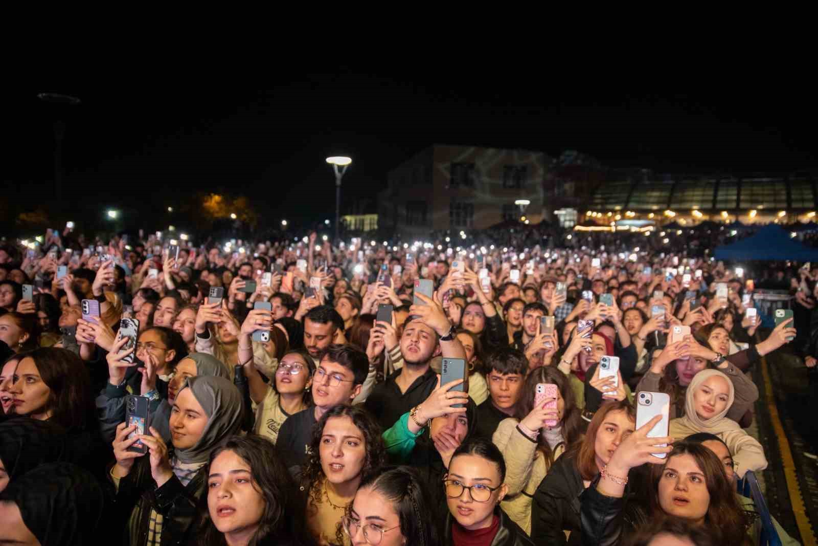 OMÜ’nün 50. yılında Emre Aydın konseri
