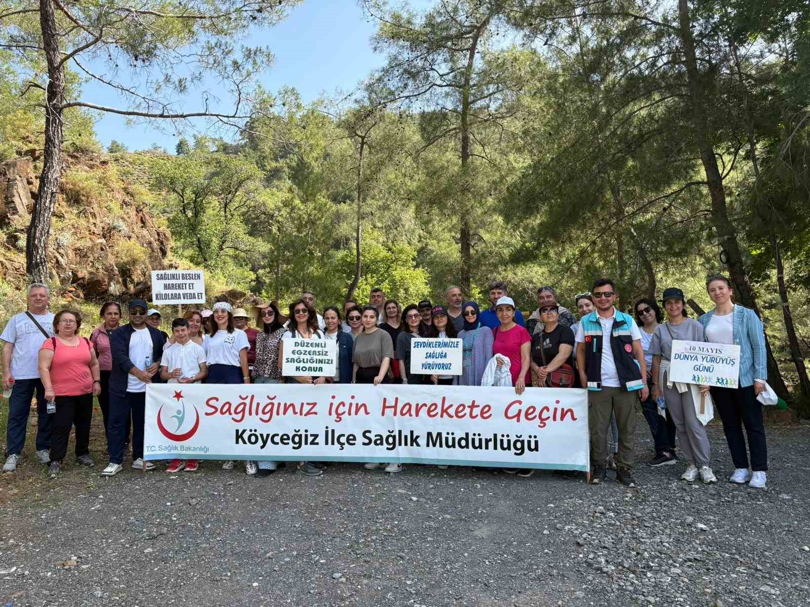 Köyceğiz’de sağlıkçılar Toparlar Şelalesi’ne yürüdü