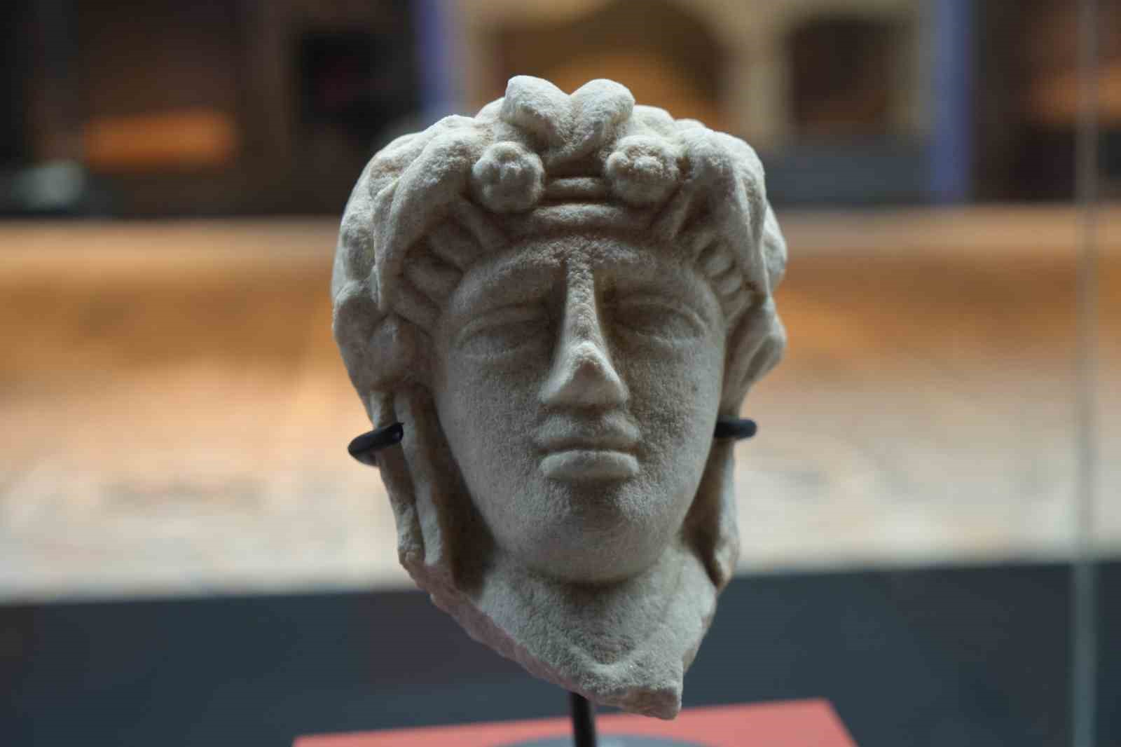 Germanicus’un mermer heykel başı Samsun’da sergileniyor