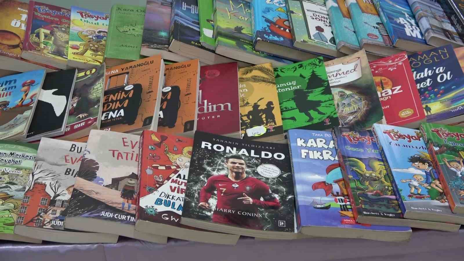 Amasyalı öğrenciler Gazze’deki çocuklar ve annelerine destek için kitap sattı