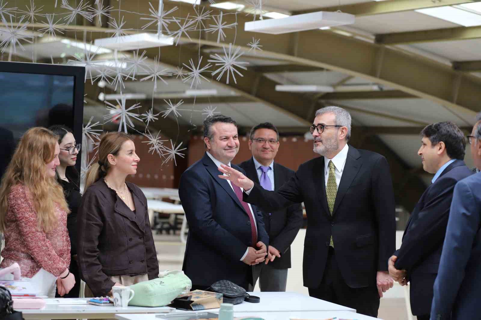 Mahir Ünal, TEKNOFEST şampiyonları ile bir araya geldi