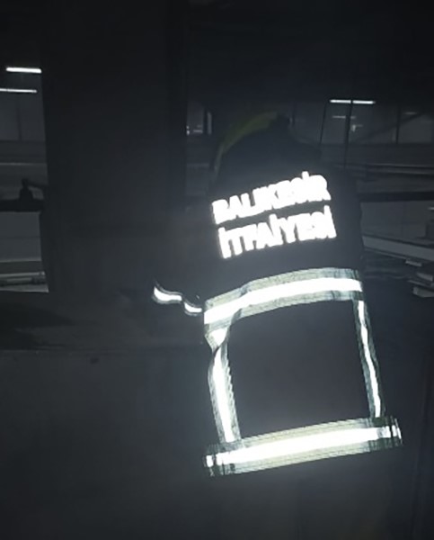 Bandırma OSB&rsquo;de trakt&ouml;r fabrikasında yangın paniği
