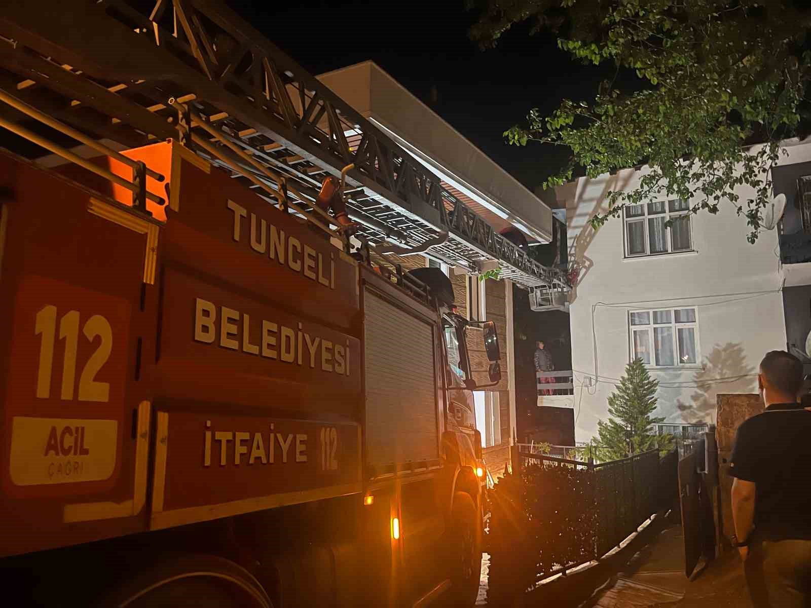 Tunceli’de kimsenin bulunmadığı evde mahsur kalan kediyi itfaiye kurtardı