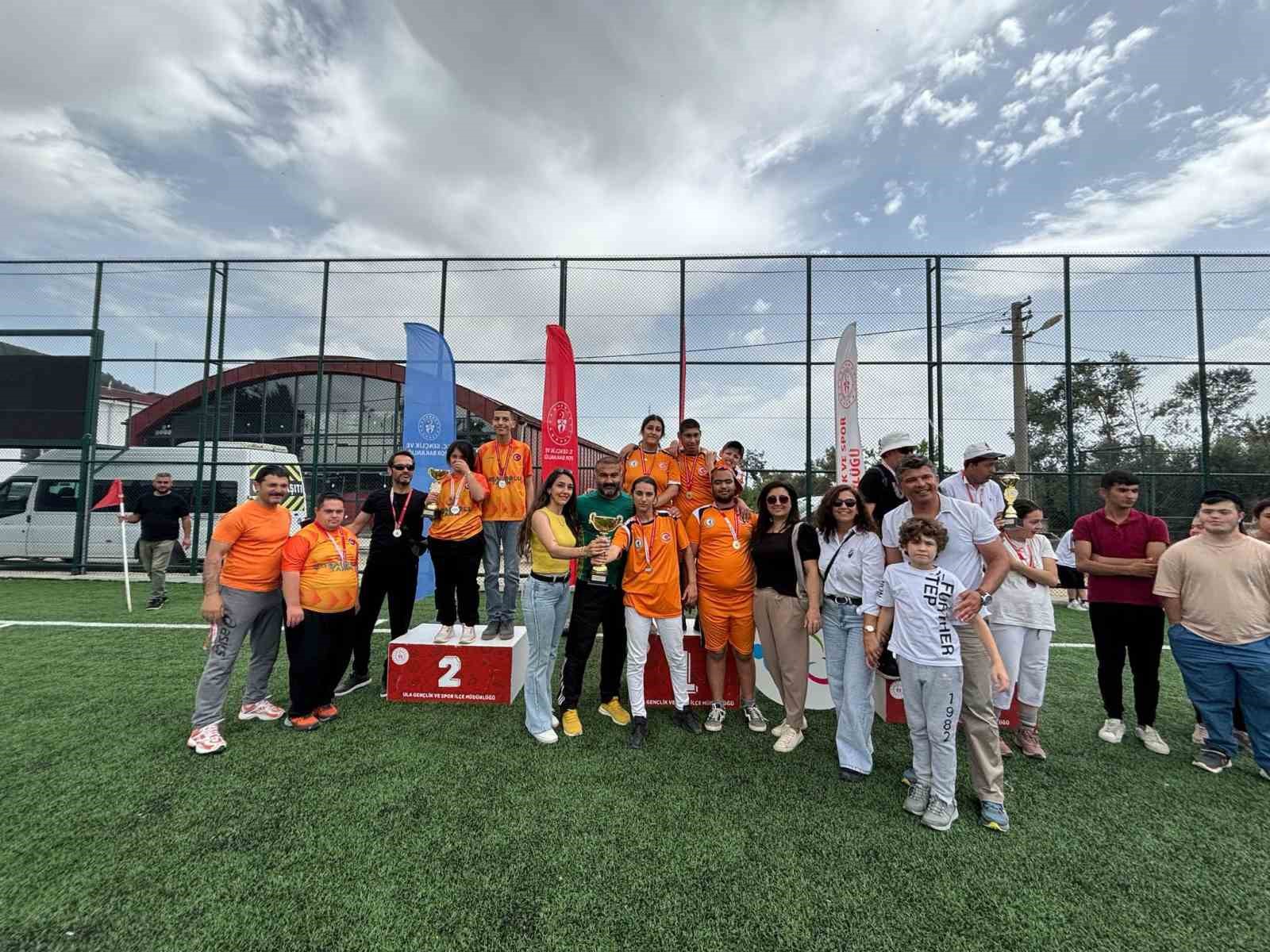 Özel sporcular bocce turnuvası renkli görüntülere sahne oldu
