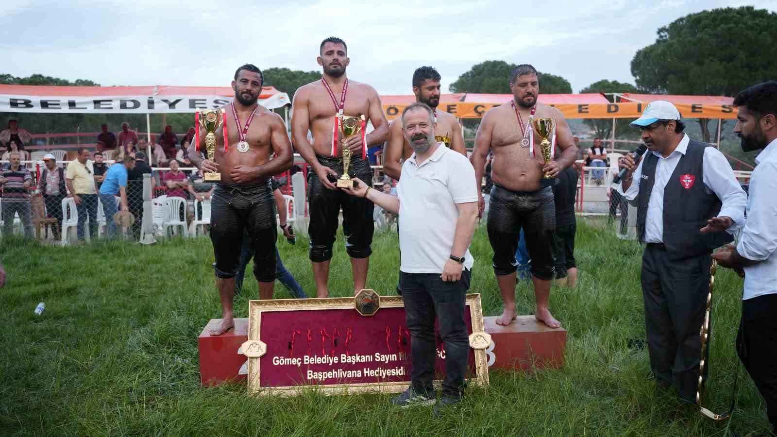 Gömeç’te yağlı güreşlerin başpehlivanı Süleyman Başar oldu