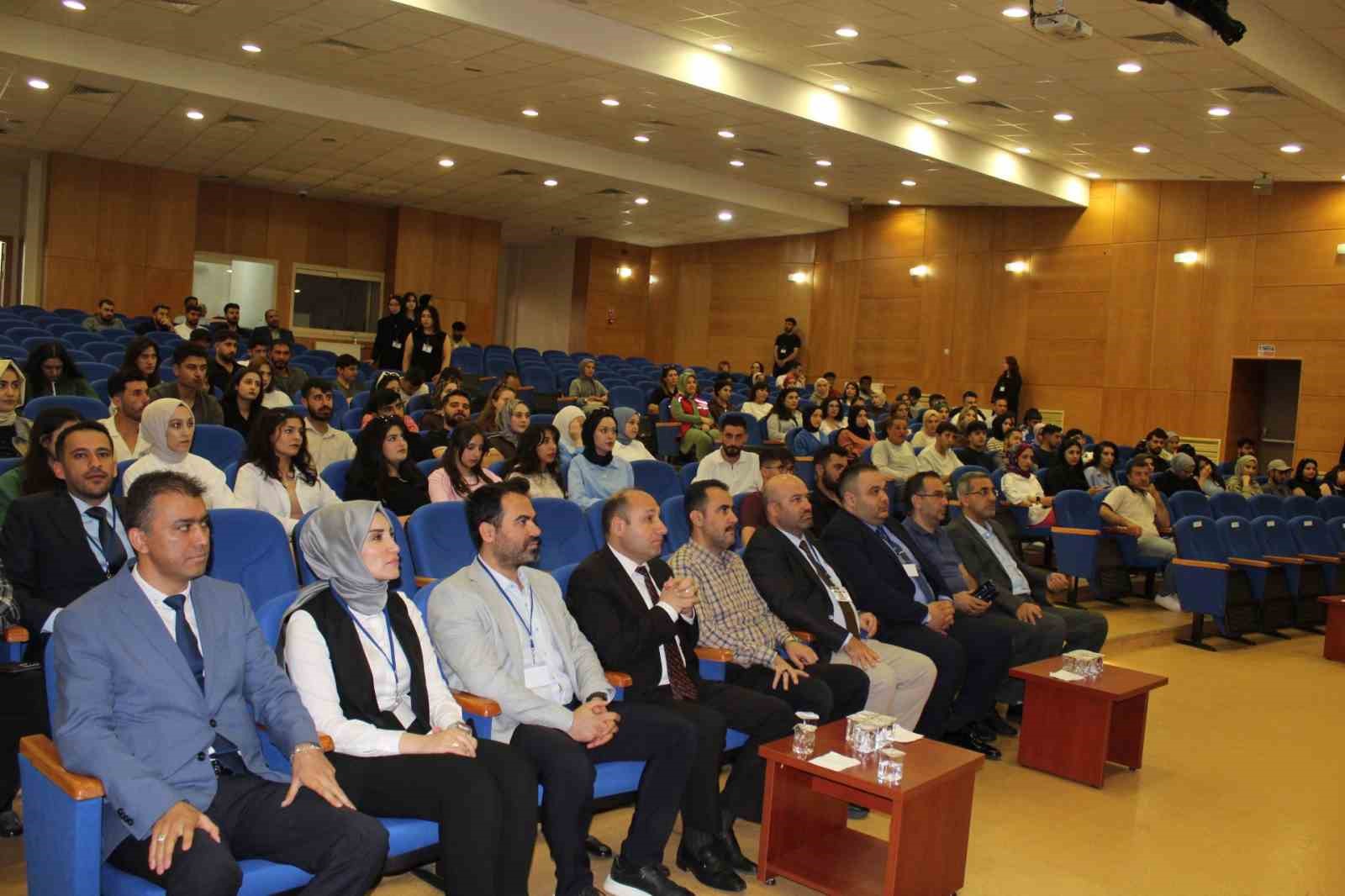 Bing&ouml;l &Uuml;niversitesinde "Coğrafi S&ouml;yleşiler 2" etkinliği
