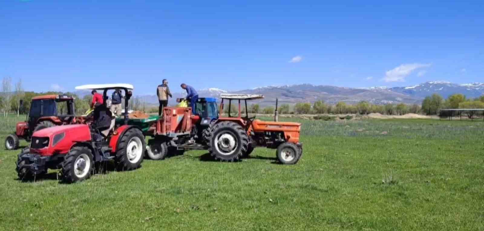 Bayburt’un meralarında gübreleme çalışması yapılıyor
