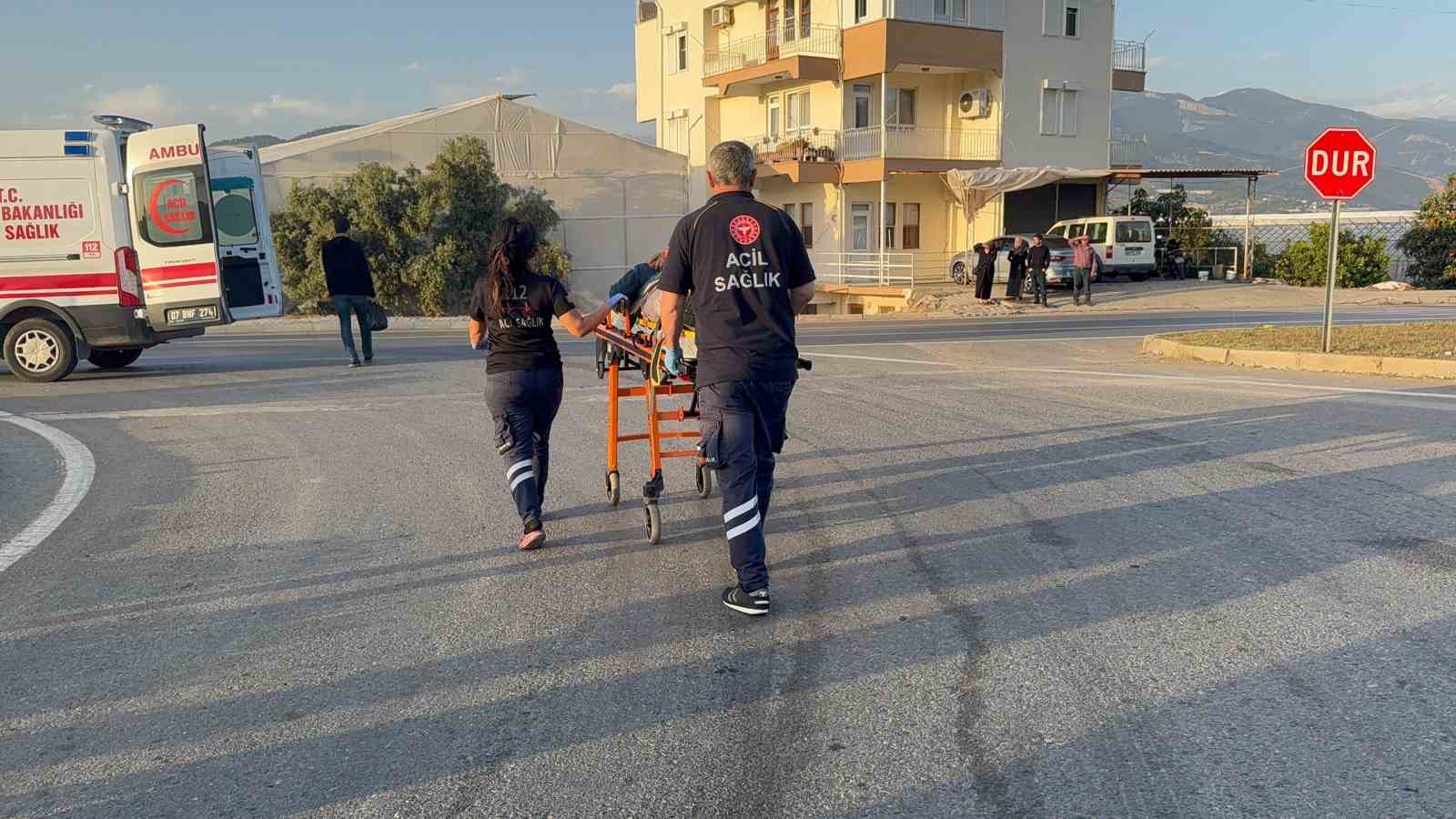 Kamyonetin &ccedil;arpıp ka&ccedil;tığı motosikletli yaralandı
