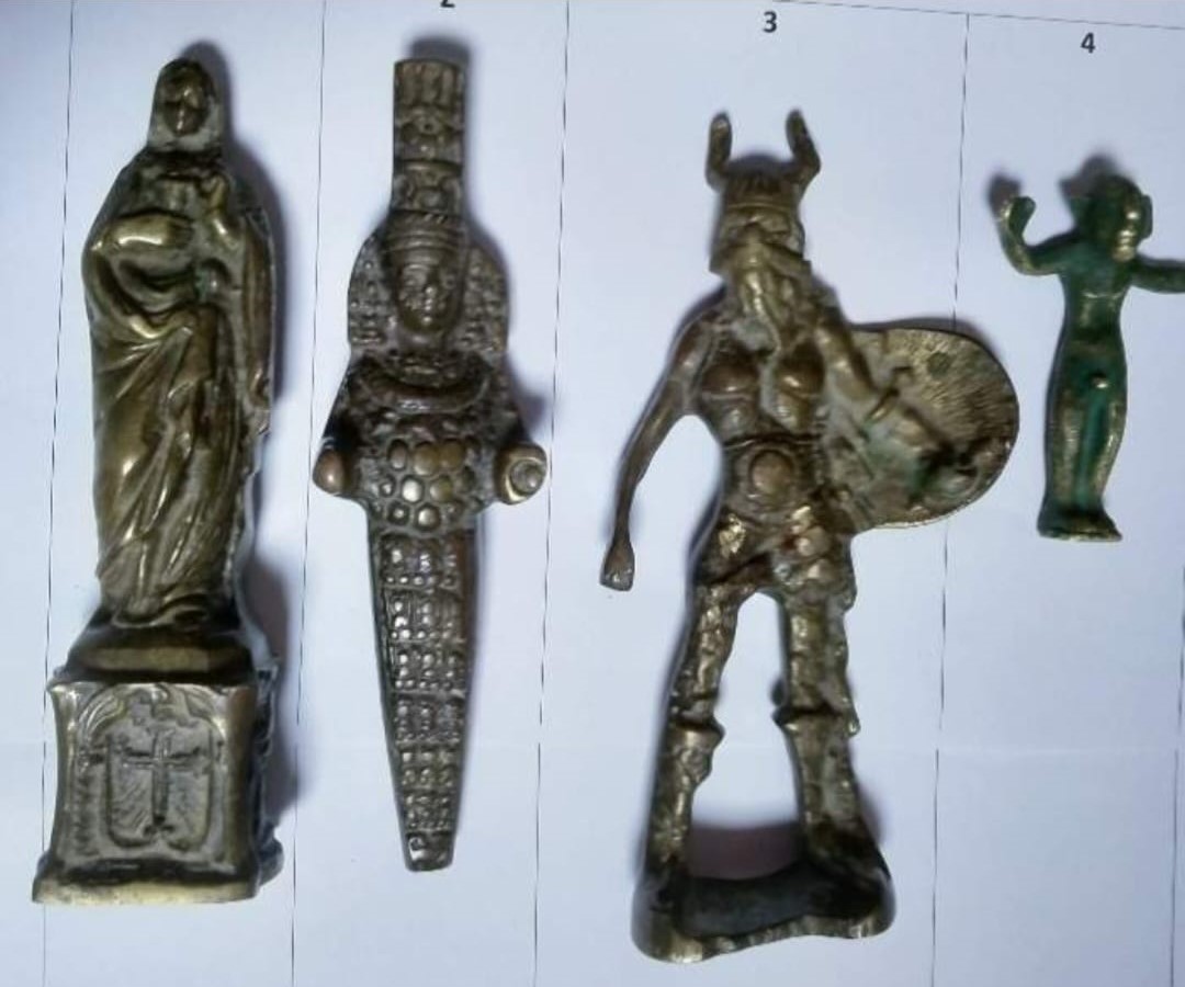 Nazilli’de bir araçta yapılan aramalarda 4 tarihi eser ele geçirildi