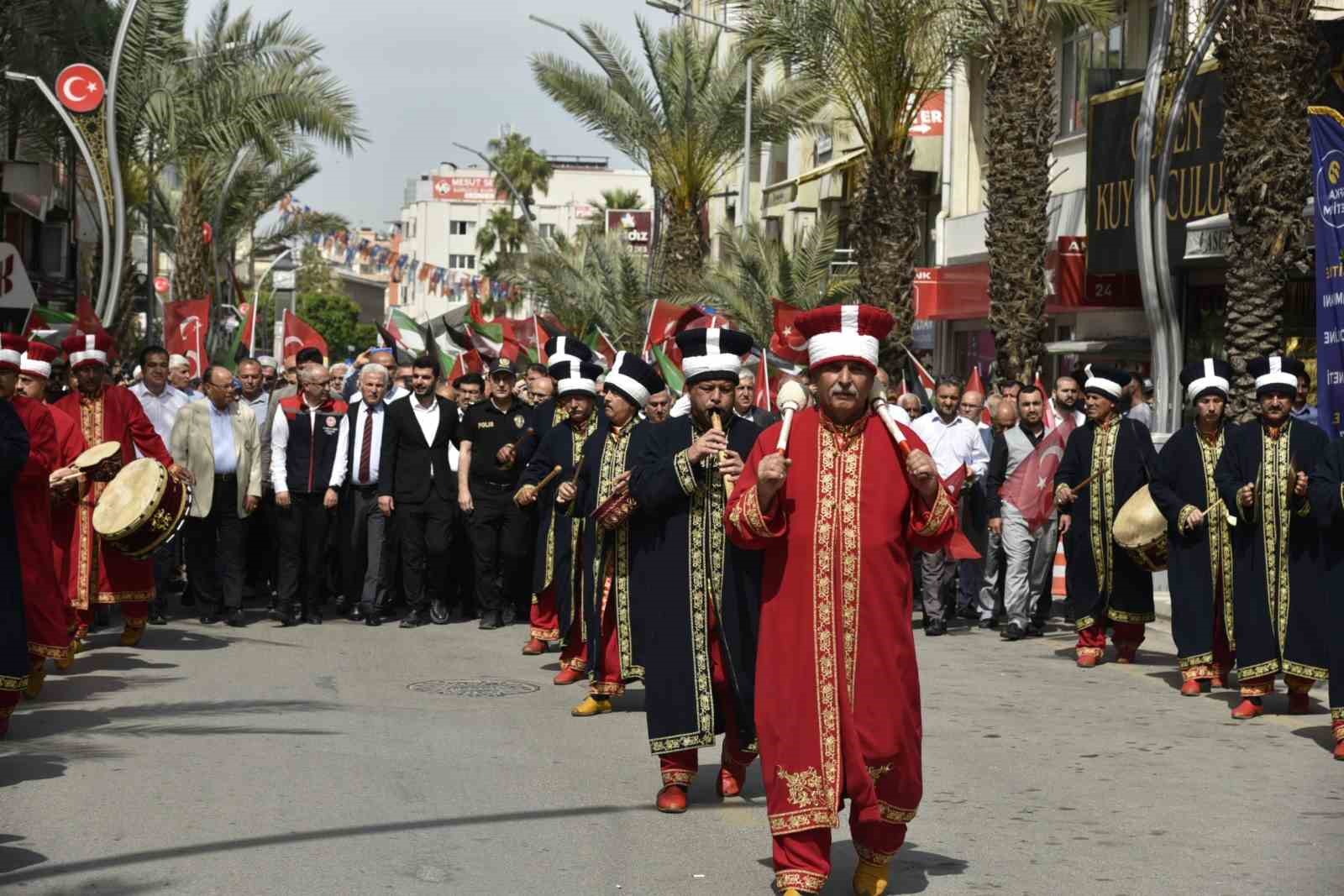 Tarsus’ta hayır panayırı açıldı
