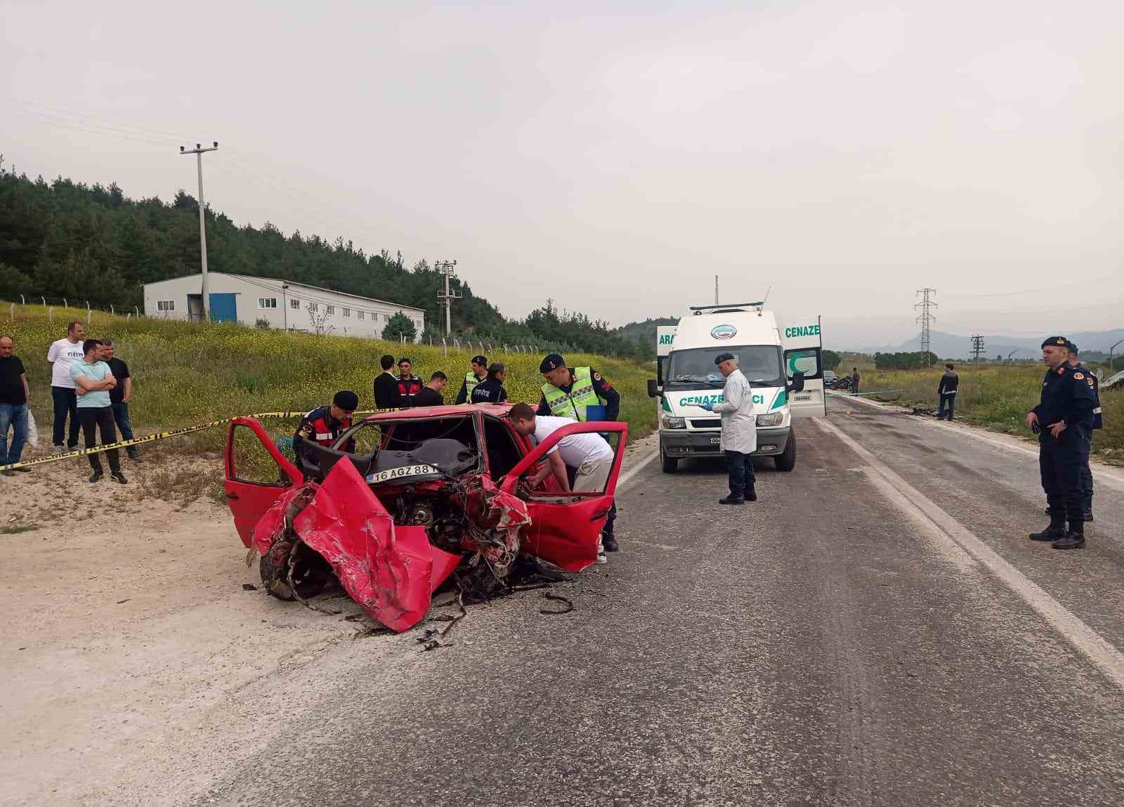 Bilecik’te 2 otomobil kafa kafaya çarpıştı: 3 ölü, 1 yaralı
