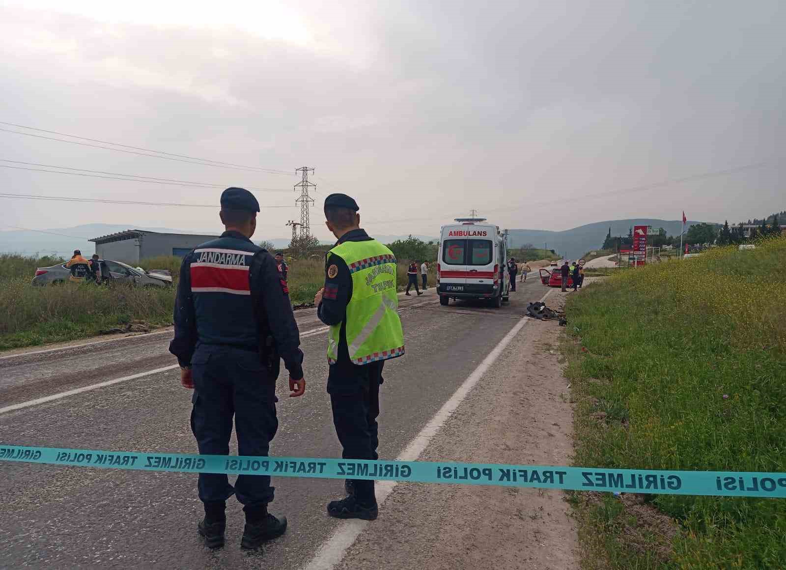 Bilecik’te 2 otomobil kafa kafaya çarpıştı: 3 ölü, 1 yaralı 