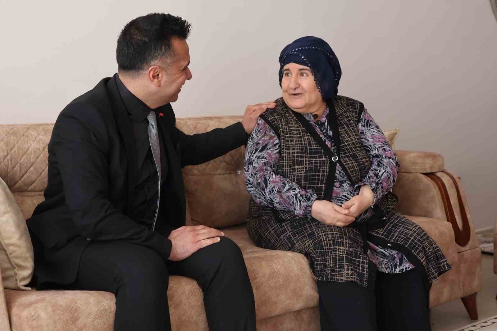 Anneler G&uuml;n&uuml;&rsquo;nde şehit ailelerine anlamlı ziyaret
