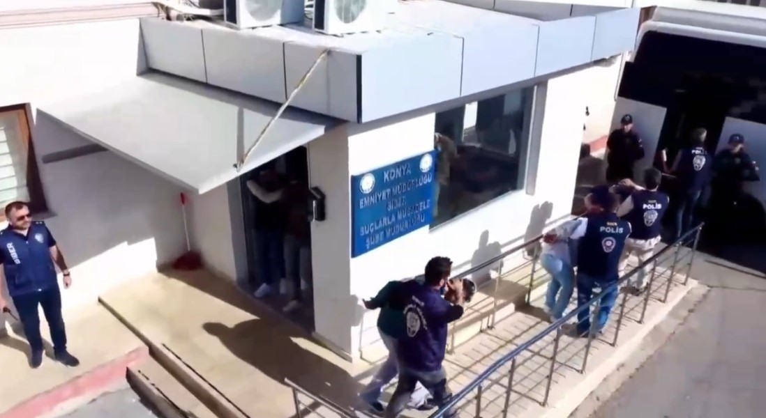 Konya Polisinden dolandırıcılara 10 ilde operasyon: 13 tutuklama