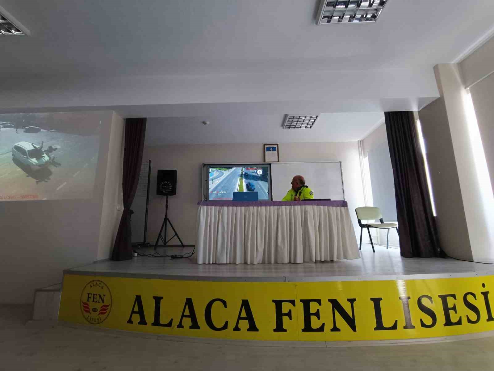 Çorum’un Alaca ilçesinde lise öğrencilerine motosiklet güvenliği semineri