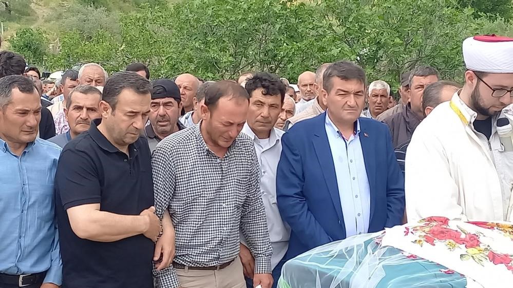 Kazada hayatını kaybeden üniversite öğrencisi son yolculuğuna uğurlandı
